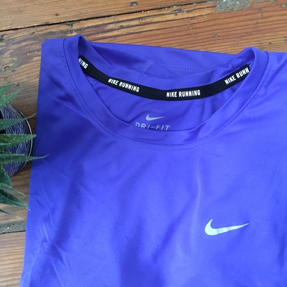 NIKE DRI-FIT Tee - Picture 3 of 7